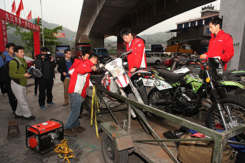 1xBET摩托雅安抗震救灾纪实